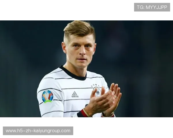 克罗斯斜传精准找到插上的边锋