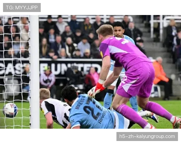 加强战术调整,曼城冲击多项冠军,曼城进攻